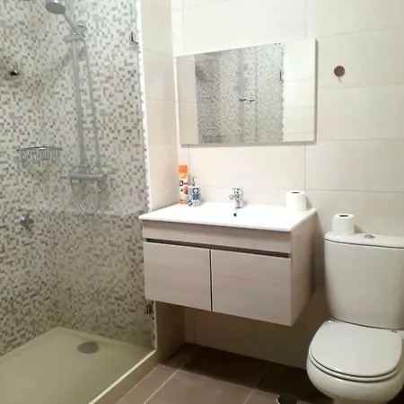 Wanderlust House Hostel *
