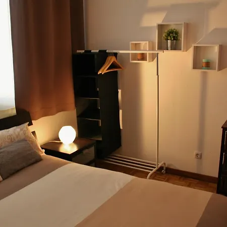 Wanderlust House Hostel *